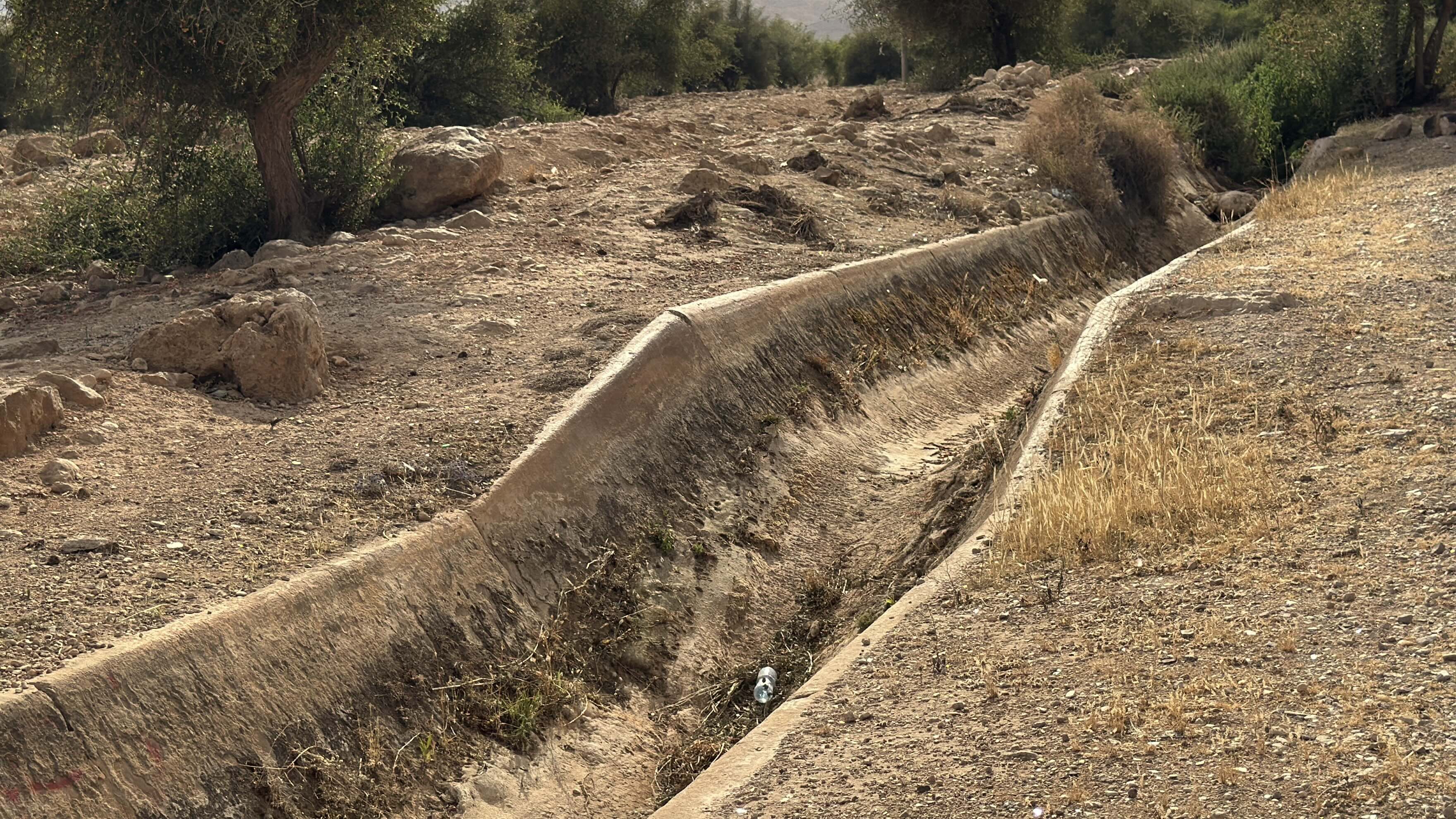 JERICHO, WEST BANK - MAY 02: A view of the dried Al-Auja Spring, one of the most important natural resources of West Bank, is being dried up almost completely by Israeli forces in Jericho, West Bank on May 02, 205. Palestinian officials state that the Aujah Spring, one of the most important natural resources of the occupied West Bank, has dried up completely "for the first time" in decades as a result of the deliberate practices of the Israelis. The drying up of the Aujah Spring, which is located in the town of al-Aujah in the city of Jericho in the east of the Jordan Valley and is considered the lifeblood of agriculture, animal husbandry and domestic tourism due to its abundance of water in the summer months, brought life to a standstill in the town. (Photo by Issam Rimawi/Anadolu via Getty Images)